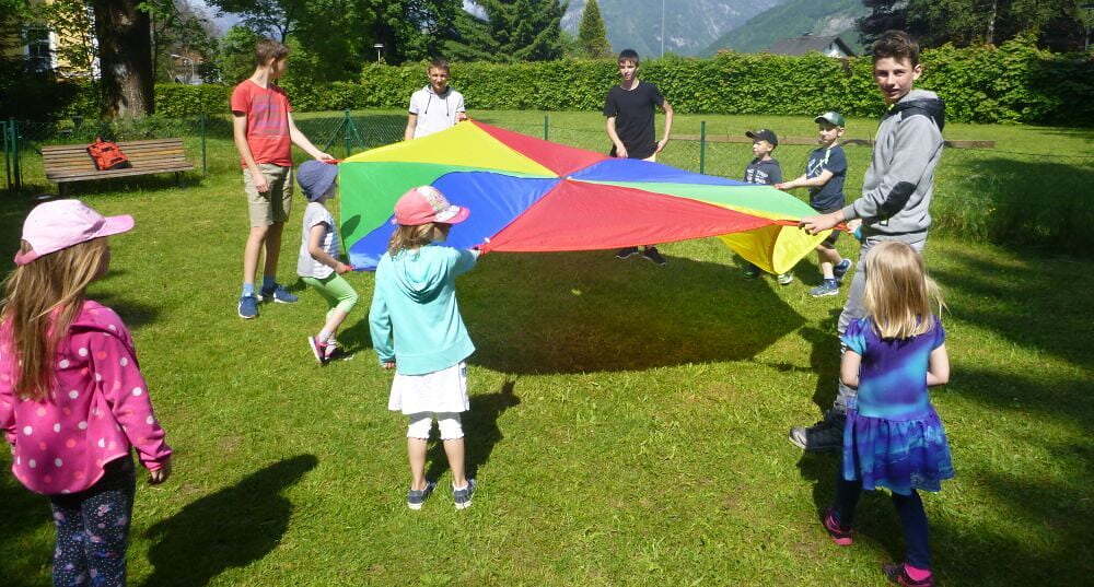 Besuch der Firmlinge/Spiel im Garten